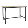 Pracovní stůl s pohodlnou pracovní výškou. Stabilní, svařovaná konstrukce, deska stolu ze speciálního vícevrstvého dřeva (deska ze smrkového dřeva dýhovaná z obou stran), obvodová ocelová hrana, lakovaný práškovou barvou.
