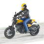 Motocykl Ducati Scrambler Full Throttle s jezdcem 1:16 63053