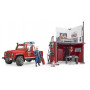 Hasičská stanice s autem Land Rover Defender a hasičem 1:16 62701