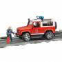 Zásahový hasičský vůz Land Rover Defender Station Wagon s figurkou hasiče a hasicím přístrojem 1:16 02596